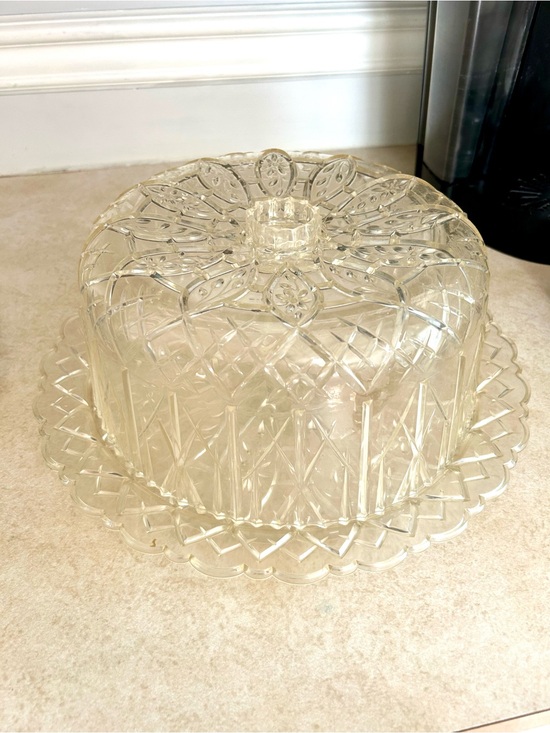 Other - Vintage 2 piece cake or pie carrier lucite/acrylic dome & plate